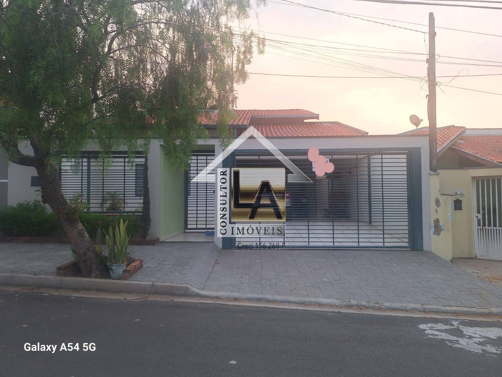 Casa à venda com 3 quartos, 163m² - Foto 1